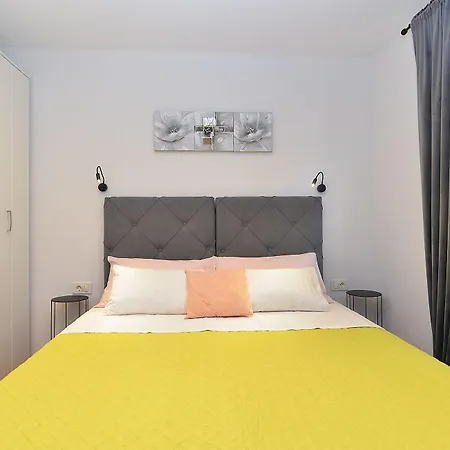 Apartment Snjezana 1064 *